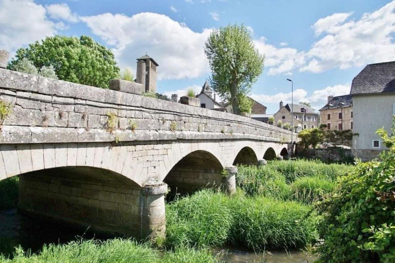 Le Gite De La Vieille Eglise De Coussergues 外观 照片